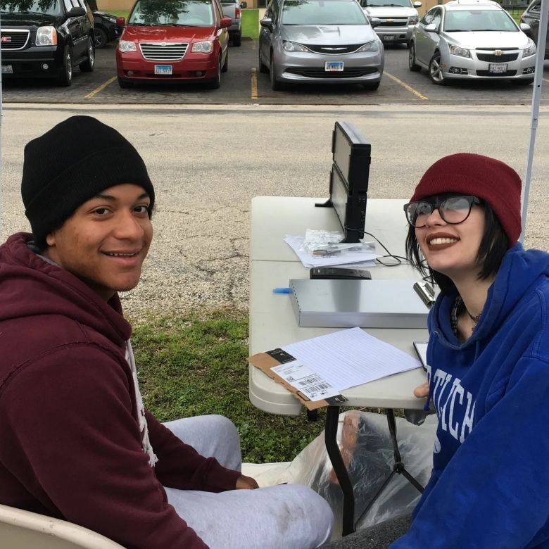 youth volunteers helping with fundraising 5k and walk